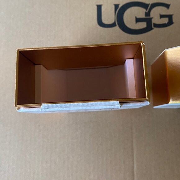 Kayali Vanilla 28 empty 3.4 fl. oz box - Picture 8 of 10